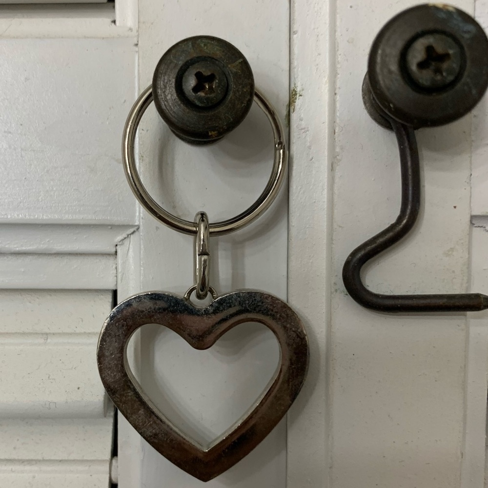 Silver Heart Keychain - Picture 2 of 2